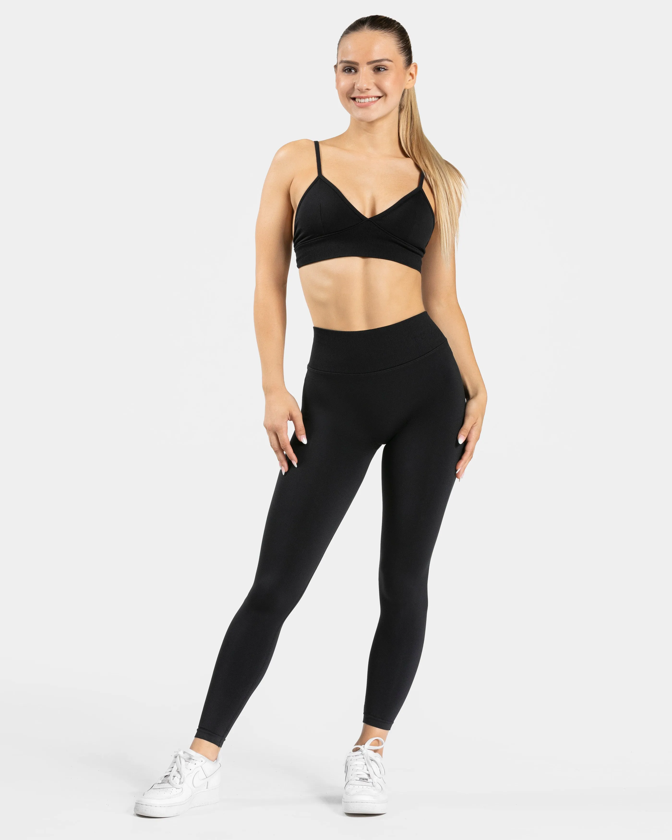 Essence V-Back Covert Scrunch Leggings "Schwarz"