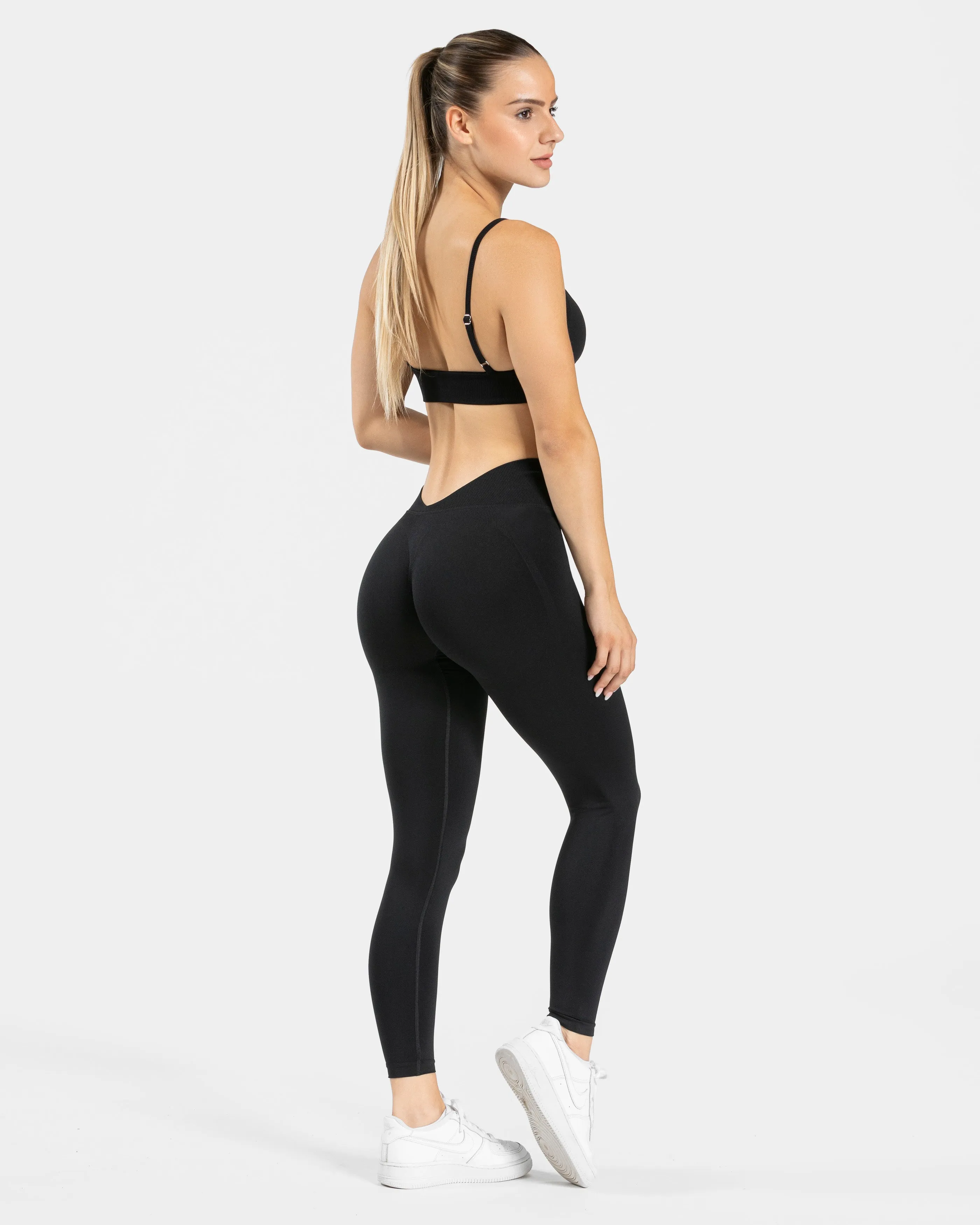 Essence V-Back Covert Scrunch Leggings "Schwarz"